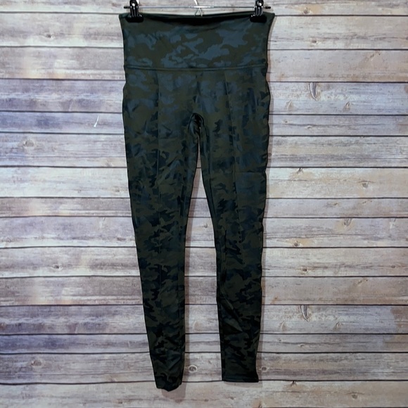 Spanx Faux Leather High-Waist Green Camo Leggings Size Large - Picture 1 of 5